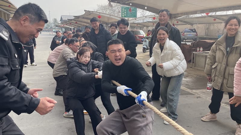 浦江農批市場舉行“共迎新春”商戶拔河比賽